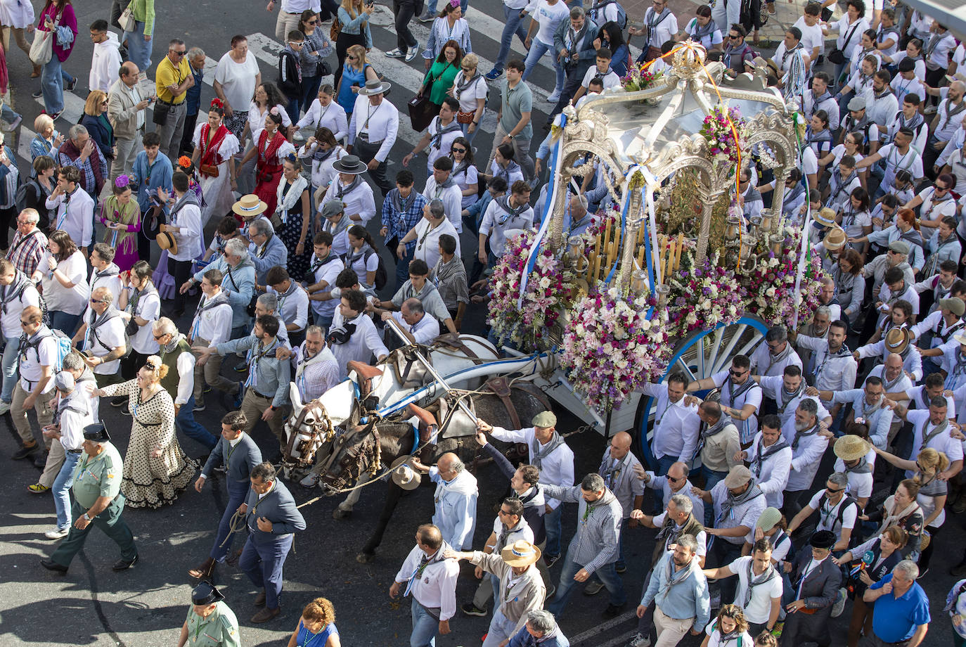 La salida de la hermandad del Rocío de Huelva 2024, en imágenes