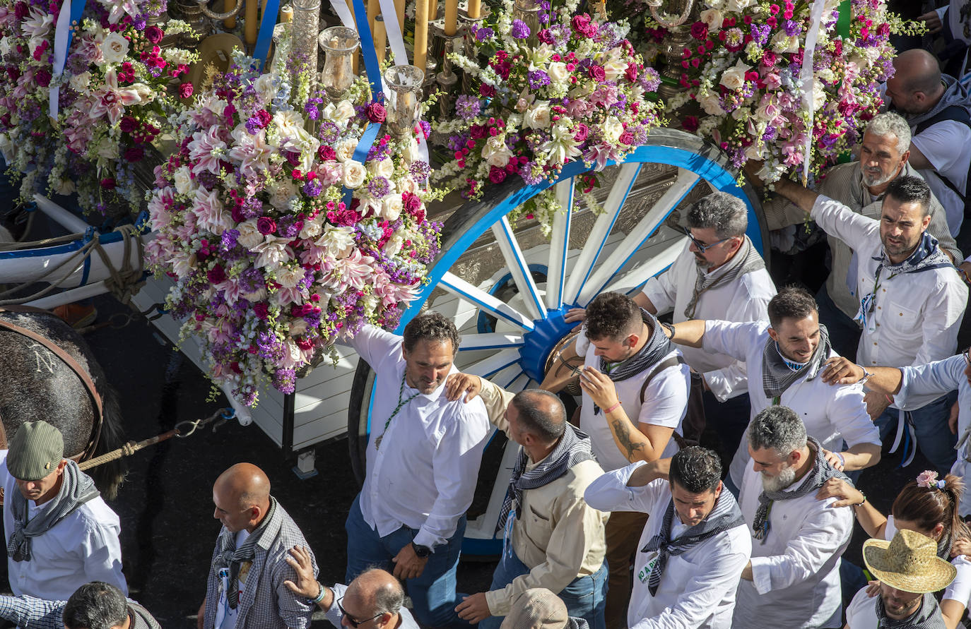 La salida de la hermandad del Rocío de Huelva 2024, en imágenes