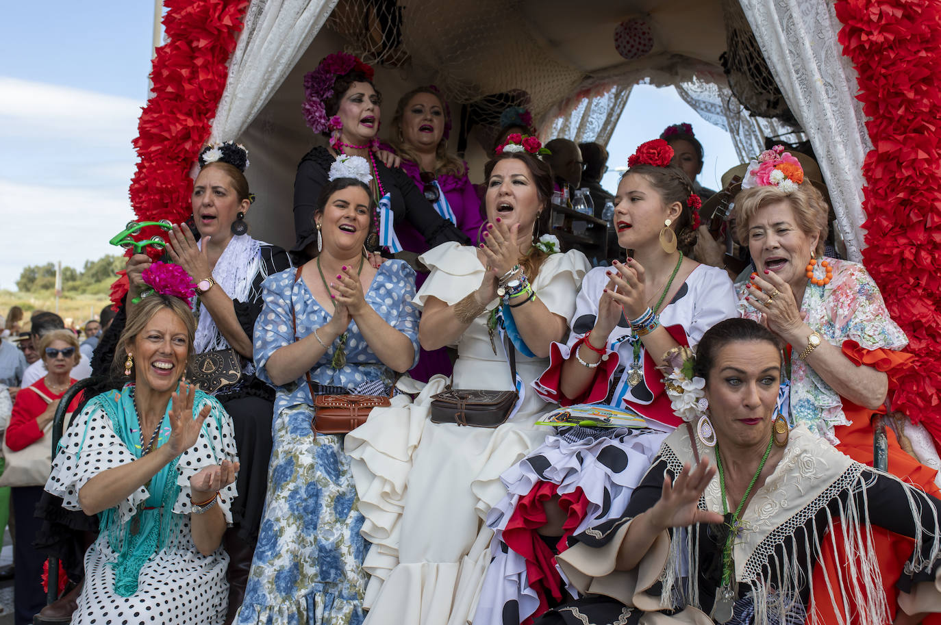 La salida de la hermandad del Rocío de Huelva 2024, en imágenes