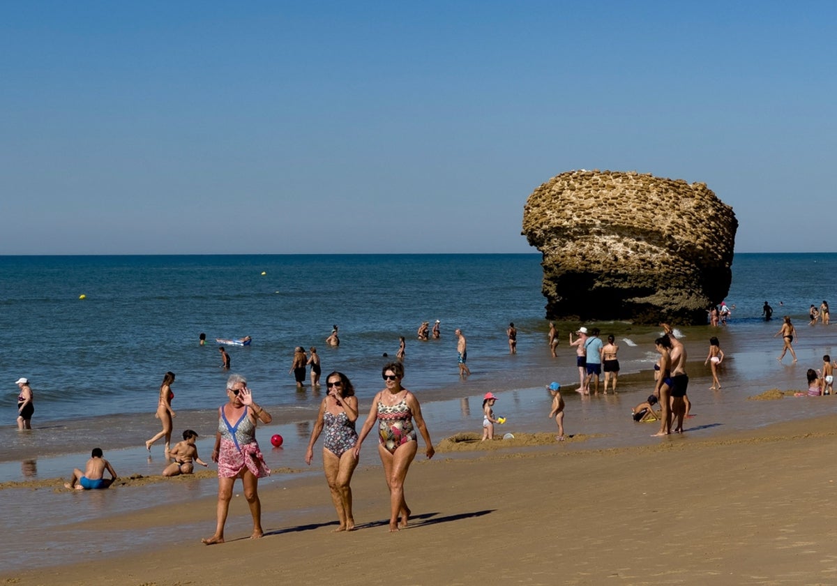 Imagen de archivo de la playa de Matalascañas, una de las más cercanas a El Rocío