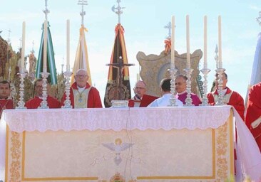 El Rocío 2024, en directo: Misa Pontifical, salto de la reja y procesión de la Virgen