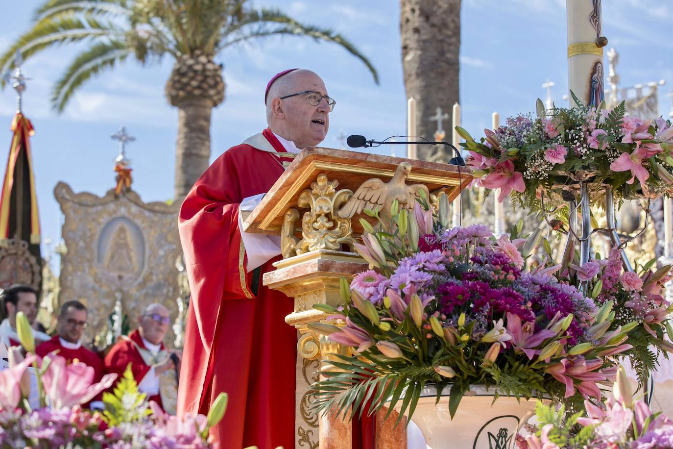 La misa pontifical del Rocío 2024, en imágenes