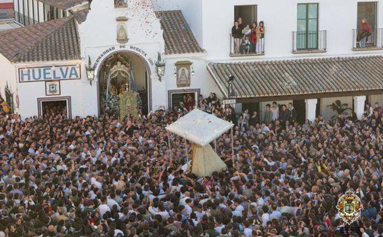 Imagen principal - Momentos del encuentro de la Virgen del Rocío con la hermandad de Huelva