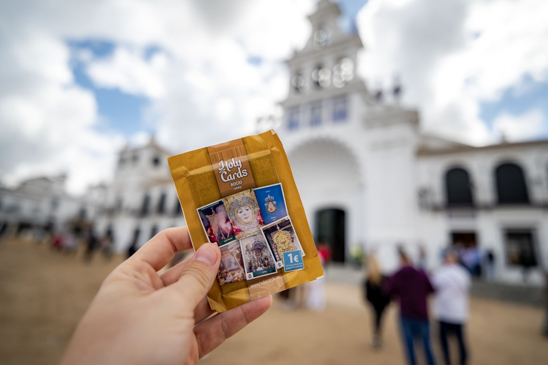 La presentación de las HolyCards del Rocío, en imágenes