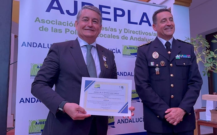 Imagen principal - La Asociación de Jefes/as y Directivos/as de la Policía Local de Andalucía, AJDEPLA, continua con sus actos conmemorativos con motivo del 30 aniversario de la fundación