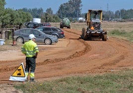 La Diputación de Huelva mejora 13 caminos del entorno del Rocío para el paso de las hermandades