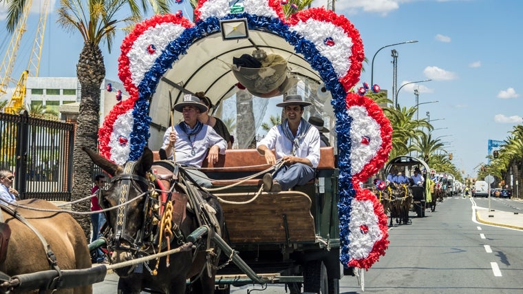 La herrmandad de Cartaya pasando por la ciudad de Huelva