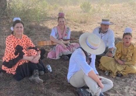 Imagen secundaria 1 - Antonio Caballero y Lauri Garrido, trovadores por sevillanas de cada salida rociera de Moguer
