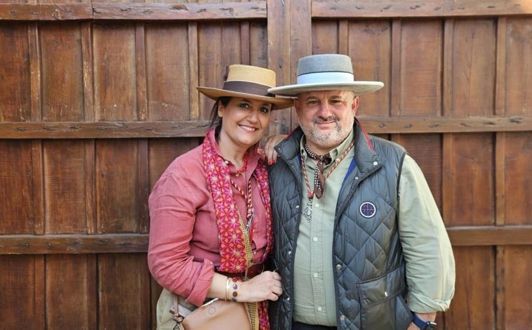Imagen principal - Lauri y Antonio / Los padres de Antonio con su hija / Montemayor, la madre de Antonio