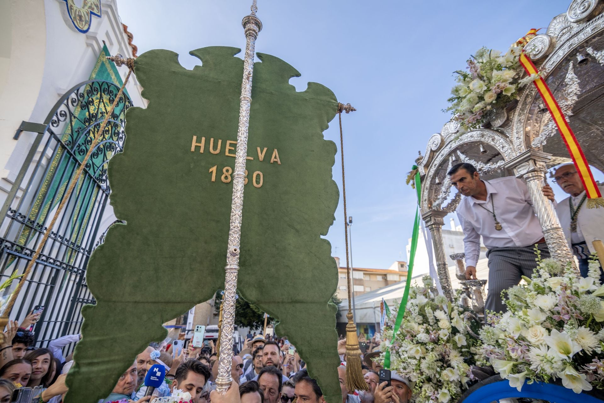 Huelva en pie para despedir a sus peregrinos