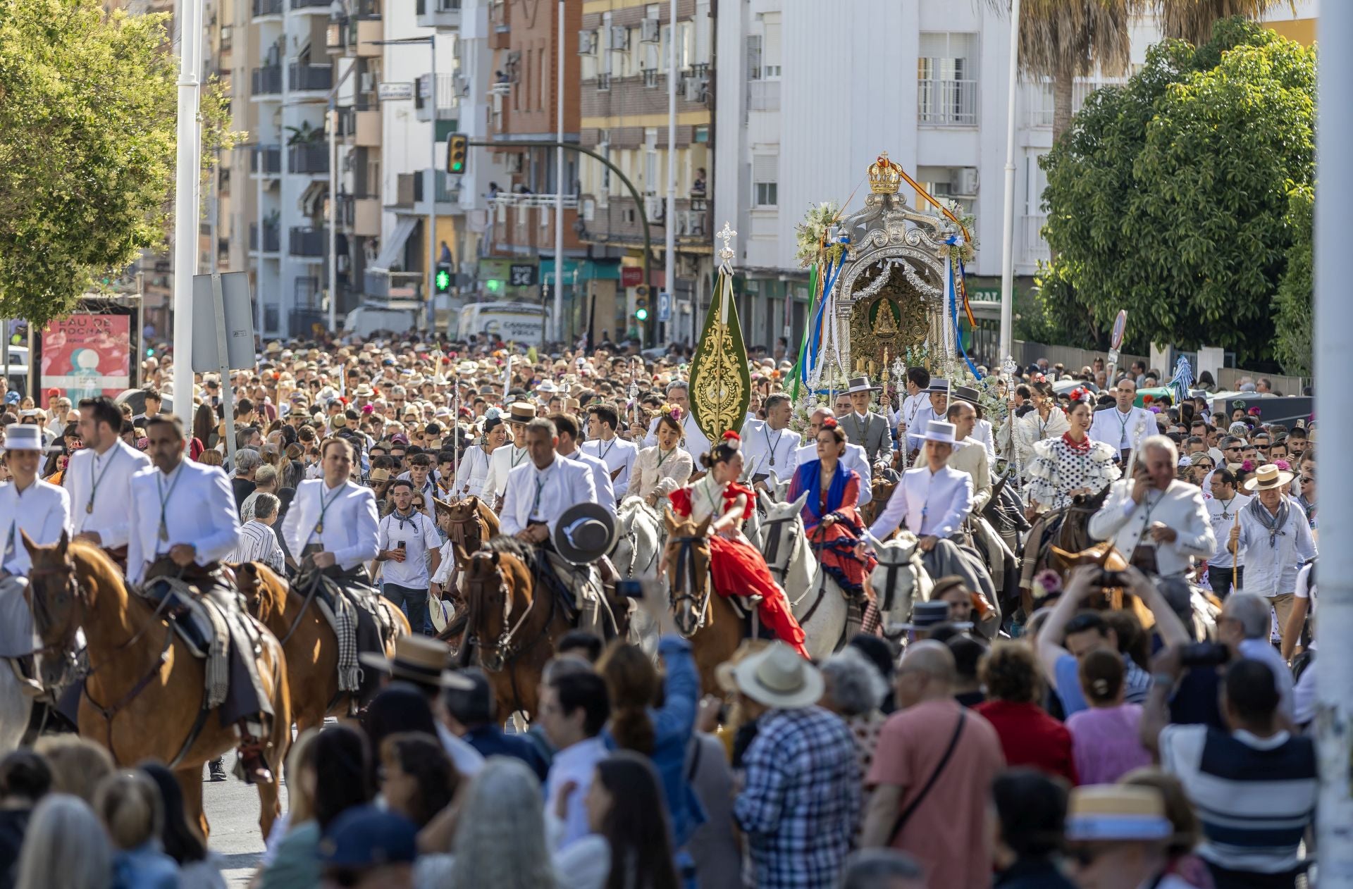 Huelva en pie para despedir a sus peregrinos