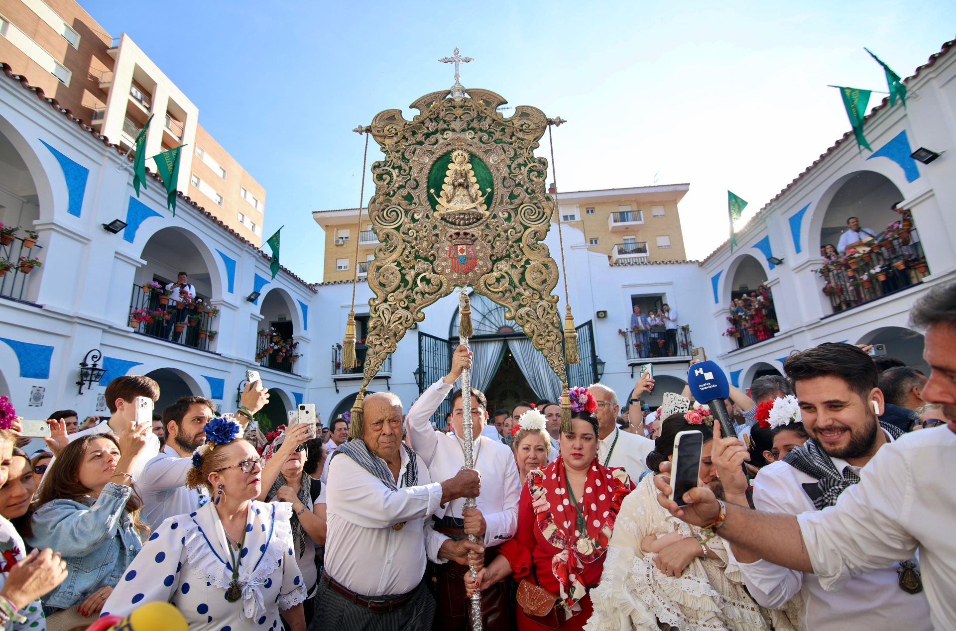 Huelva en pie para despedir a sus peregrinos