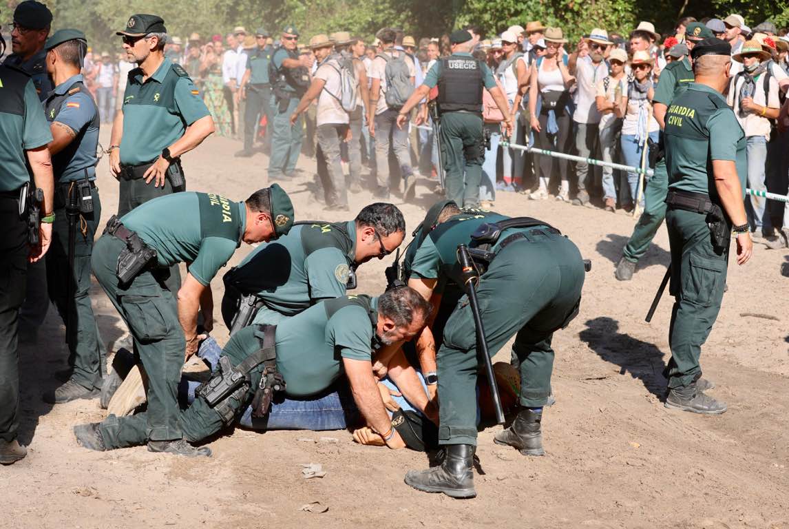 El paso de la Hermandad de Huelva por la Charca, en imágenes