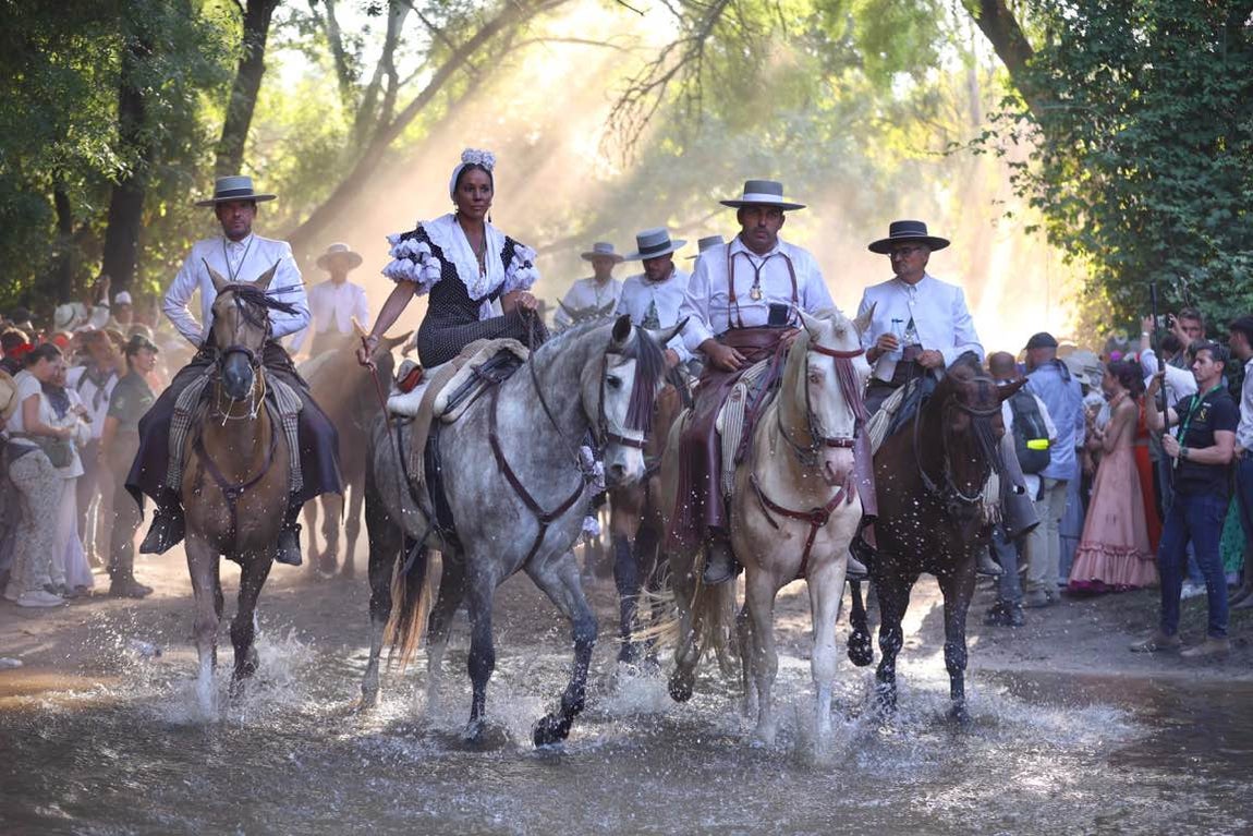 El paso de la Hermandad de Huelva por la Charca, en imágenes