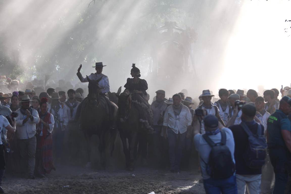 El paso de la Hermandad de Huelva por la Charca, en imágenes