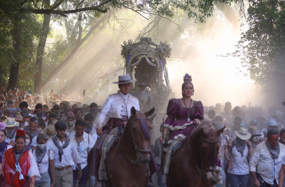 El paso de la Hermandad de Huelva por la Charca, en imágenes