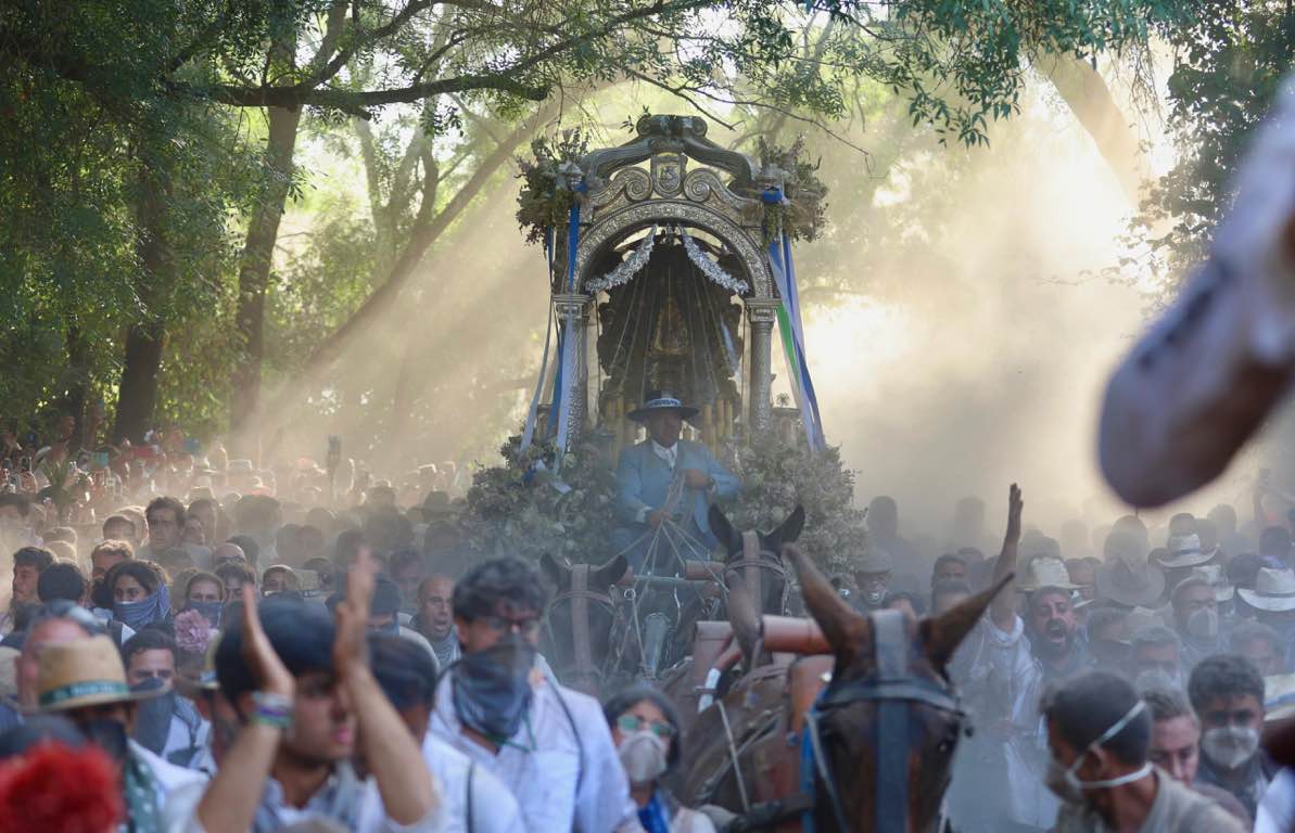 El paso de la Hermandad de Huelva por la Charca, en imágenes
