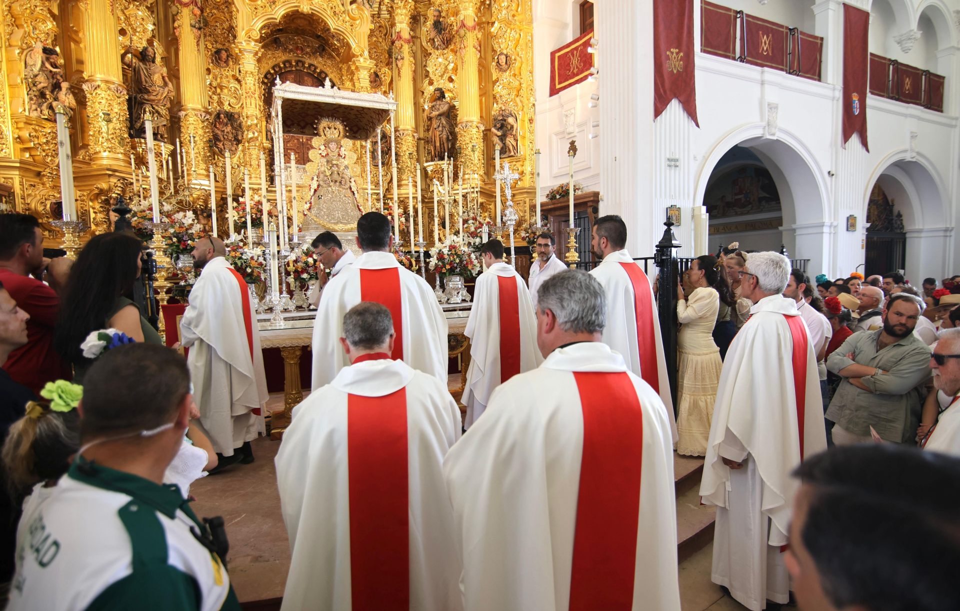 El Rocío 2025: La Misa de Pentecostés, en imágenes
