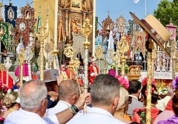 Un momento de la celerbración de la misa potifical en El Rocío el Domingo de Pentecostés