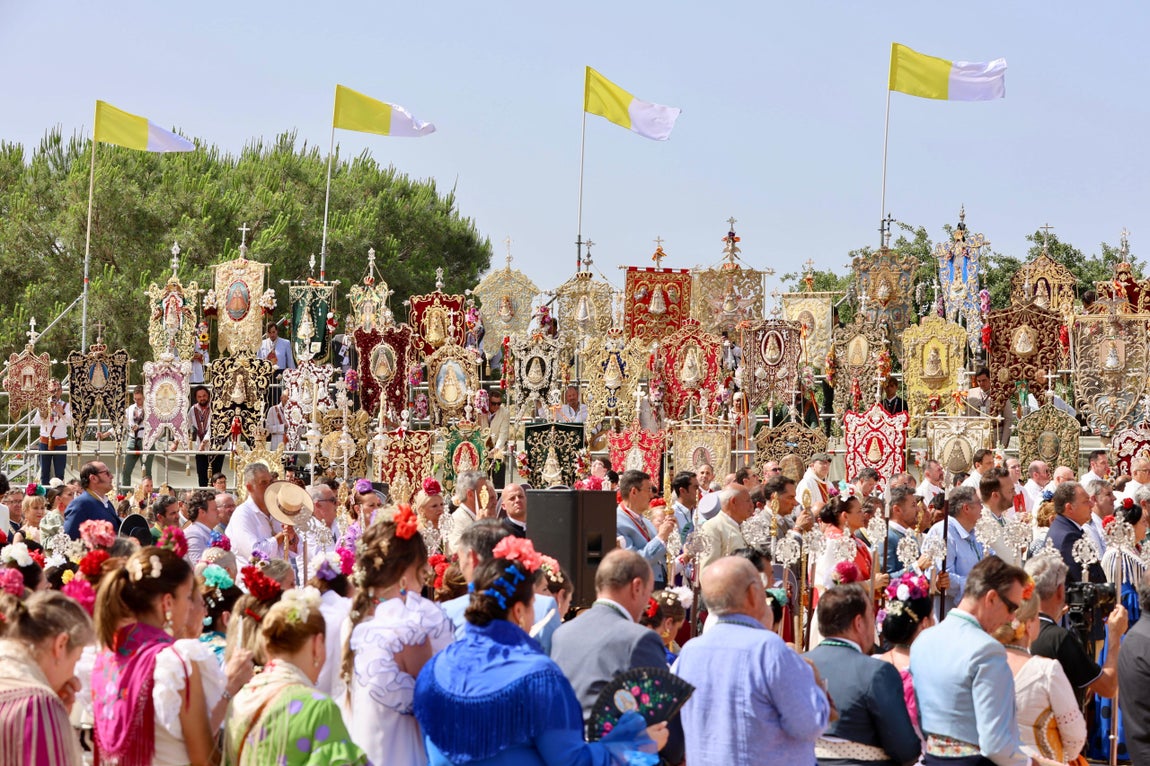 El Rocío 2025: La Misa de Pentecostés, en imágenes