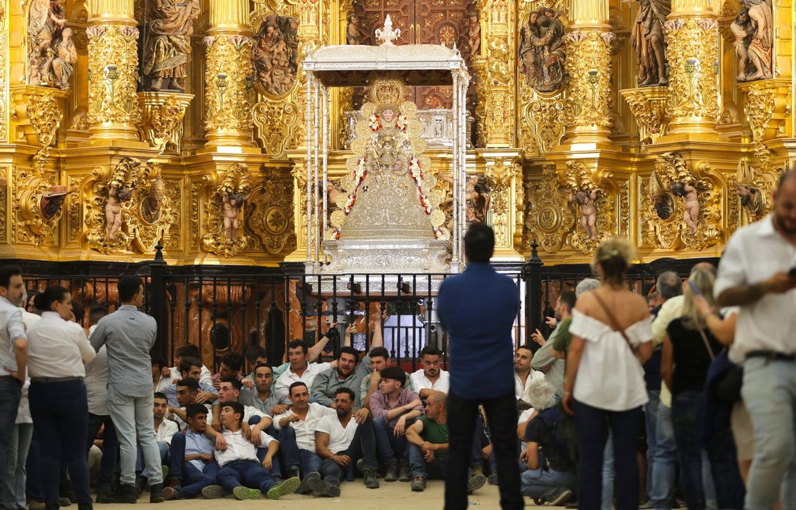 La noche más especial en la aldea del Rocío, en imágenes