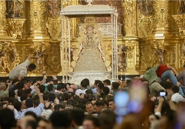 El Rocío 2025: Así ha sido el salto de la reja a las 2.42 horas de la mañana