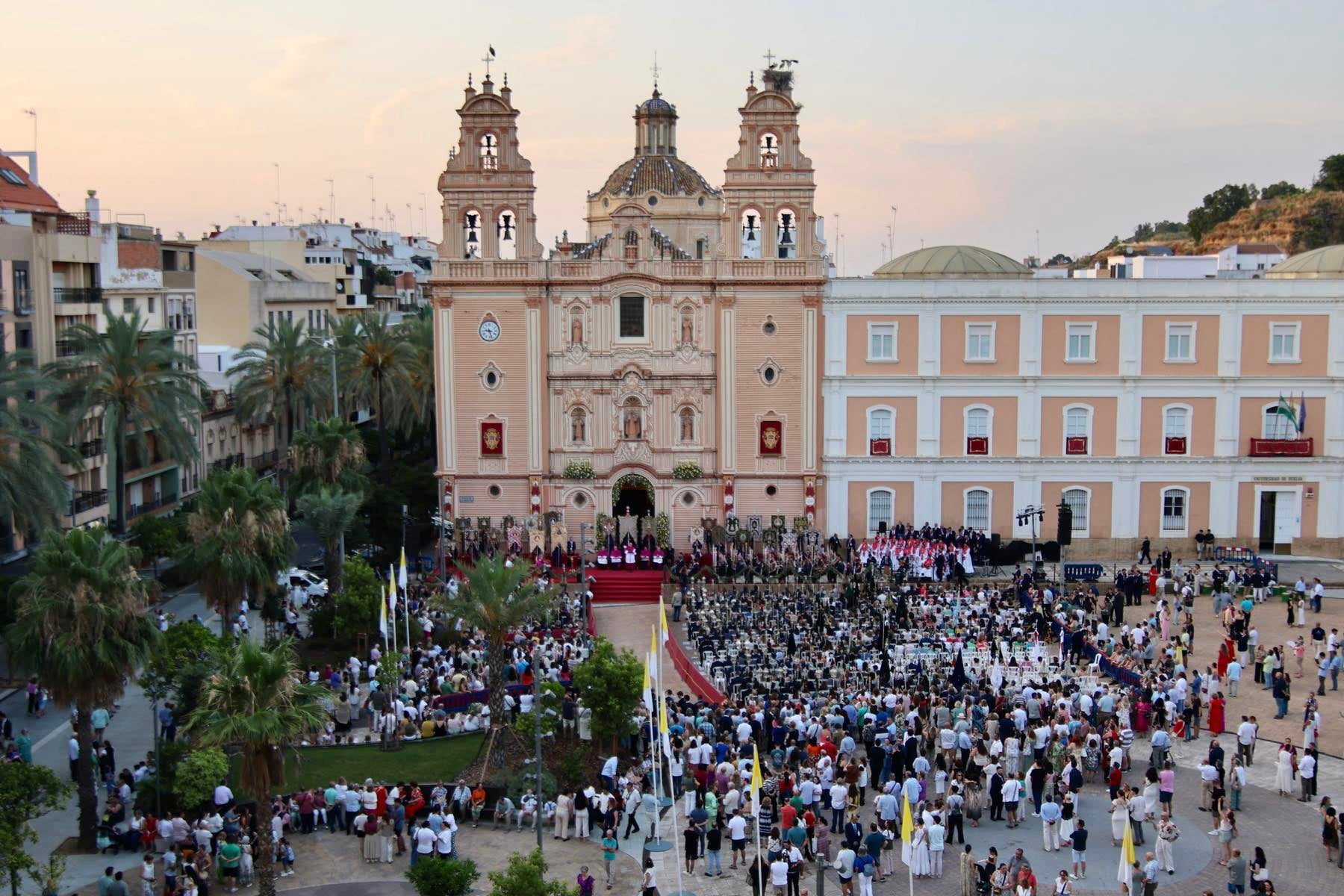 El Rosario Jubilar Rociero de la diócesis, en imágenes