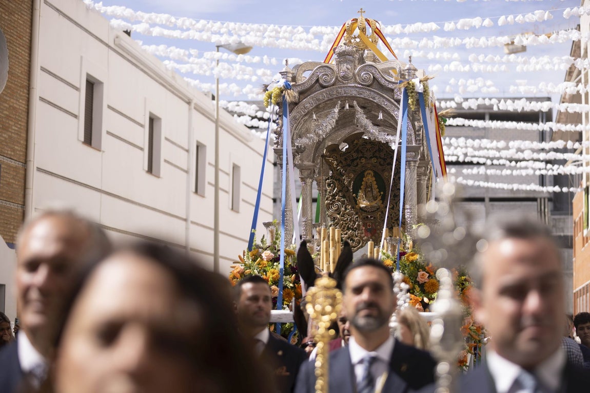 Todas las imágenes del traslado del simpecado de la Hermandad del Rocío al Polvorín