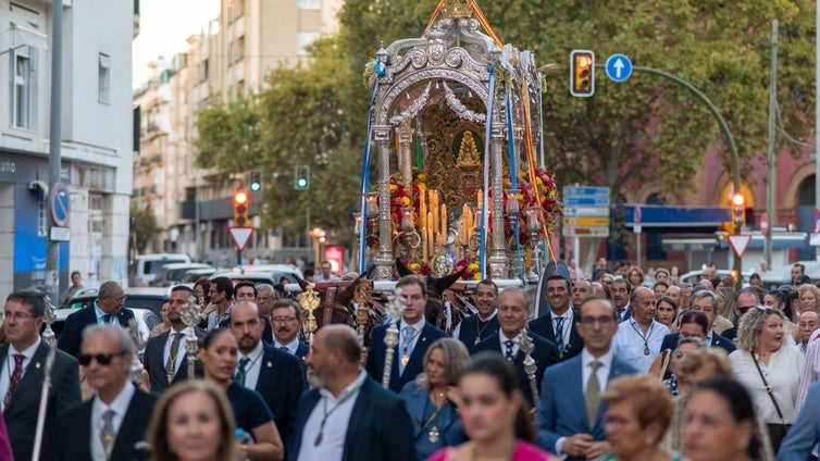 El Simpecado de Huelva llega a la Catedral en una nueva parada de su misión jubilar