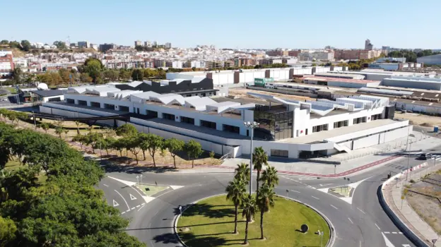 Vista exterior de la Ciudad del Marisco de Huelva