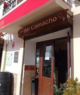 Imagen secundaria 2 - No todo es jamón: el mejor pescado de la Sierra de Huelva se come en este bar de Jabugo