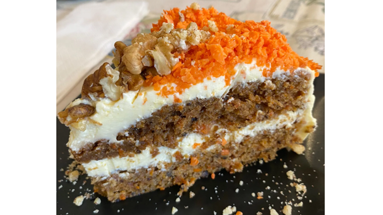 Tarta servida en VEGandVEG Gastroartesanía, en Fuenteheridos