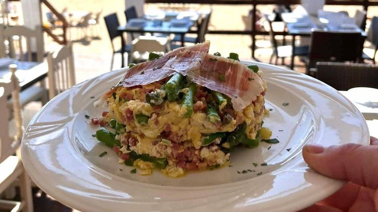 Revuelto servido en el restaurante La Nueva Ola