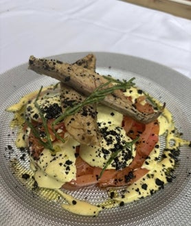 Imagen secundaria 2 - Así es el restaurante del chef ganador de la Feria de la Tapa de Huelva 2025: se encuentra en uno de los pueblos más bonitos de la provincia