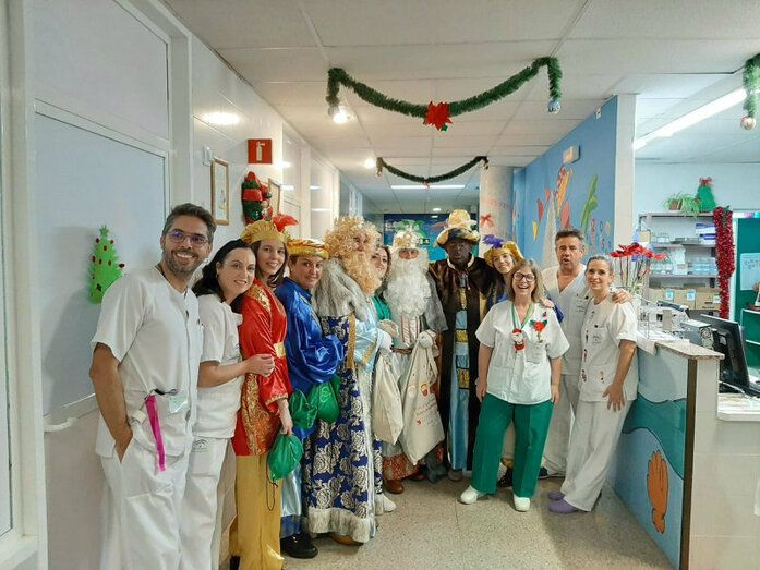 CSIF dona juguetes educativos para la sala de juegos del área de Pediatría del hospital Juan Ramón Jiménez