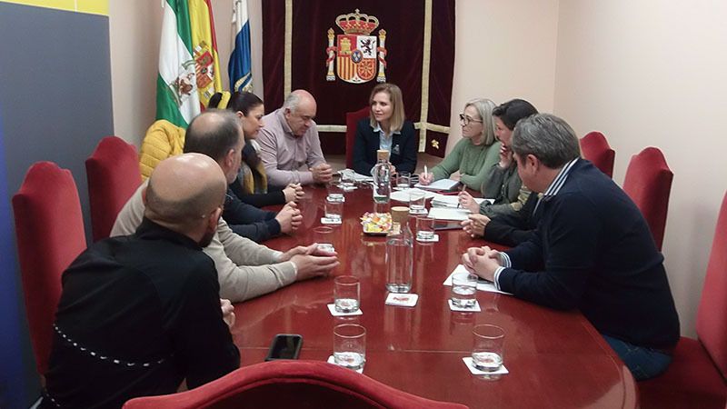 La subdelegada del Gobierno se reúne con la Plataforma de Damnificados de Nerva