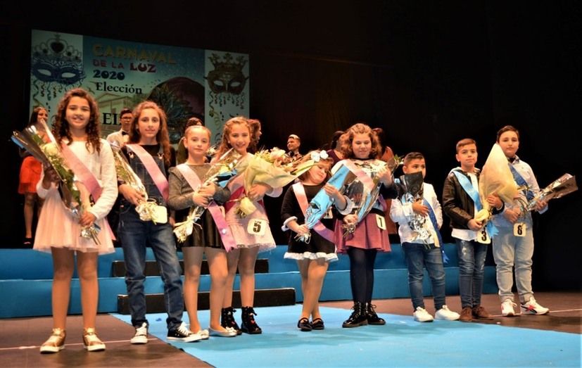 La corte carnavalera ya reina en Punta Umbría