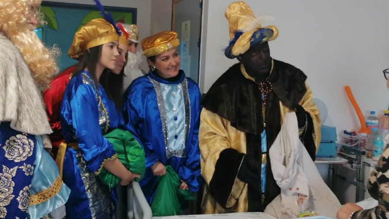 CSIF dona juguetes educativos para la sala de juegos del área de Pediatría del hospital Juan Ramón Jiménez
