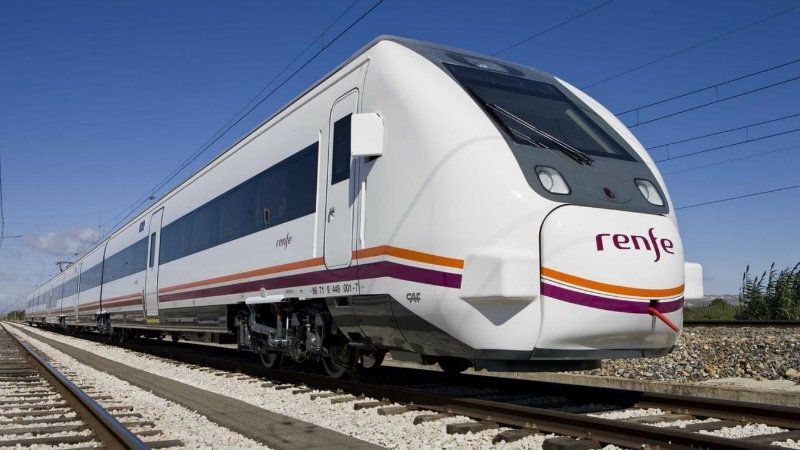 El PSOE responde que las máquinas expendedoras de billetes de tren son 'un método universalizado, rápido y cómodo'