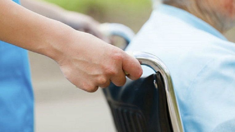 Oferta de trabajo de 60 auxiliares de ayuda a domicilio en Aracena, Cortegana y San Juan del Puerto
