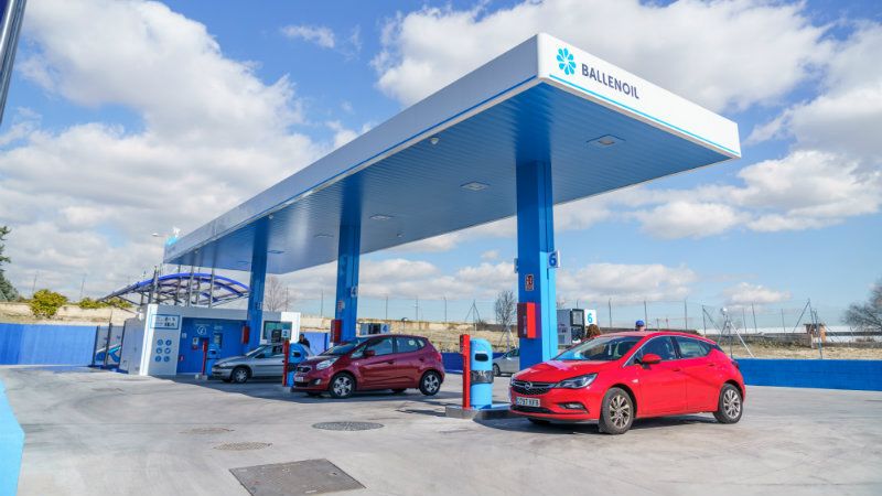 Ballenoil, la compañía de repostaje 'low cost', abrirá este año dos gasolineras en Islantilla y Palos