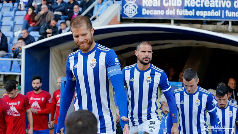 Siete futbolistas están apercibidos de sanción en la plantilla del Decano