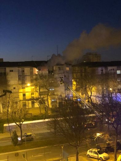Dos personas mueren en el incendio de una vivienda en La Hispanidad mientras hay un bebé en estado crítico