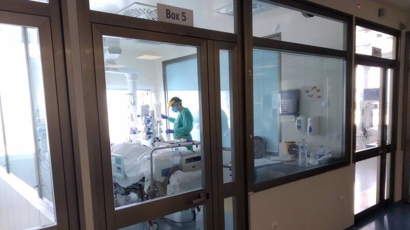 Huelva suma un fallecido más por Covid-19 y 13 personas están ingresadas en la UCI