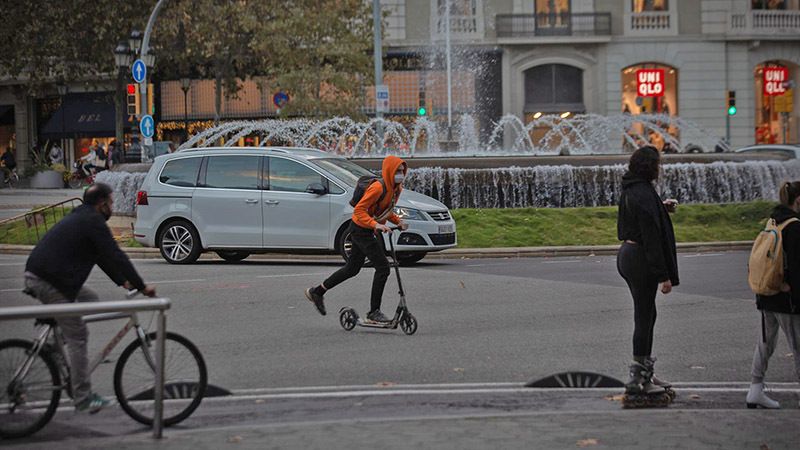 Los patinetes, prohibidos en las aceras desde este sábado