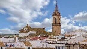 Cierra al tráfico y al estacionamiento de vehículos una céntrica calle de Bollullos