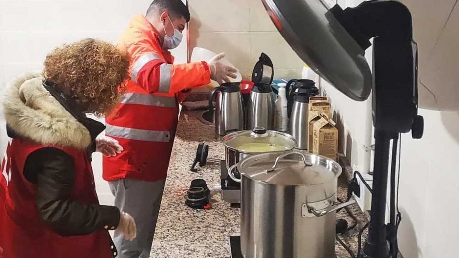 Cruz Roja Huelva intensifica su labor con las personas sin hogar ante la pandemia y la ola de frío