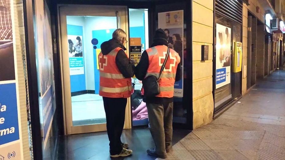 Cruz Roja Huelva intensifica su labor con las personas sin hogar ante la pandemia y la ola de frío