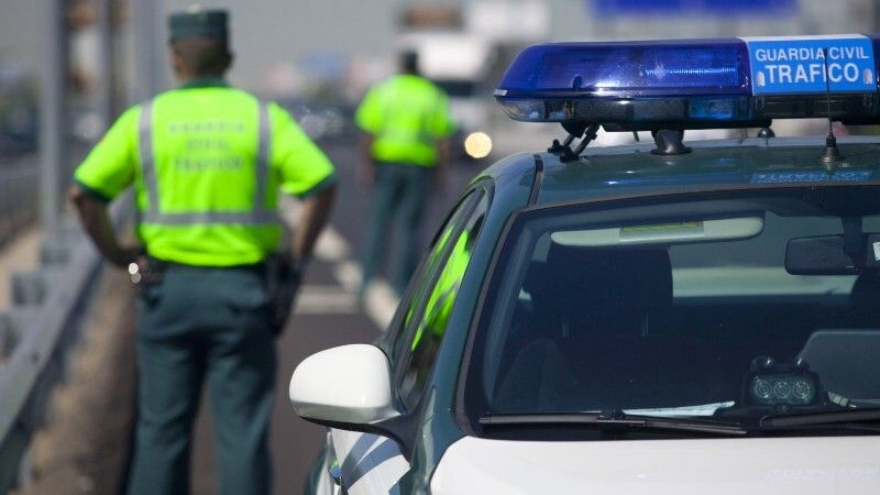 Detienen a dos personas con 16 fardos de hachís en un control a la altura de La Palma del Condado