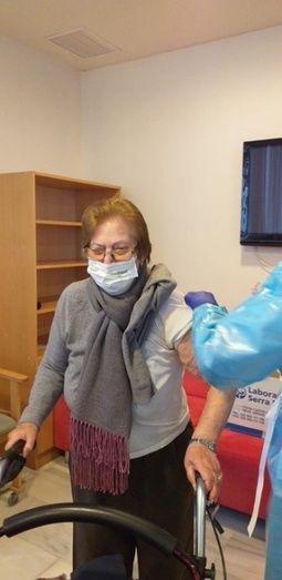 Finaliza el proceso de vacunación contra el Covid-19 en la residencia 'Virgen del Carmen' de Isla Cristina